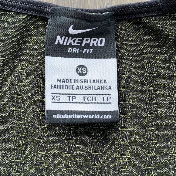 Nike Drifit Hypercool Black Nylon Compression Tee - Picture 4 of 5